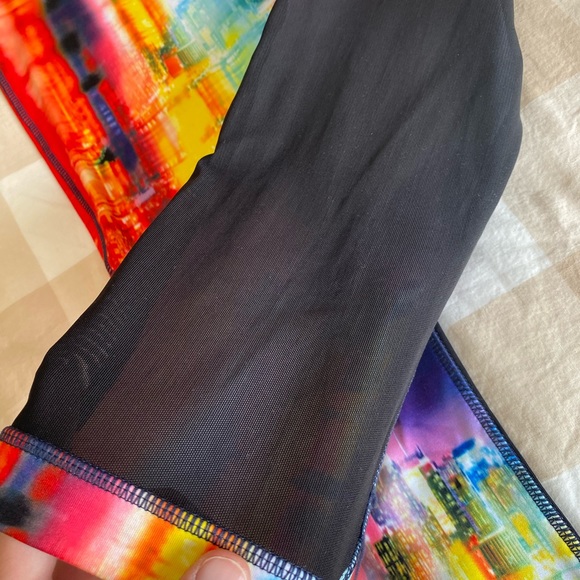 Colourful leggings with mesh backing - Picture 2 of 4